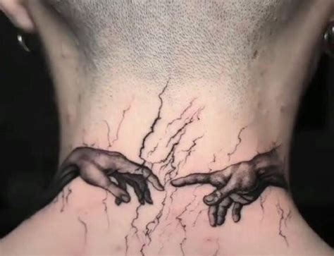 tatuaje manos tocandose|Tatuaje dedos tocandose